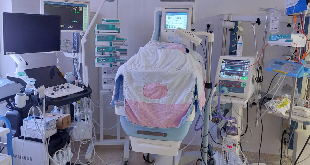 Jak skutecznie zarządzać danymi medycznymi przy łóżku pacjenta?